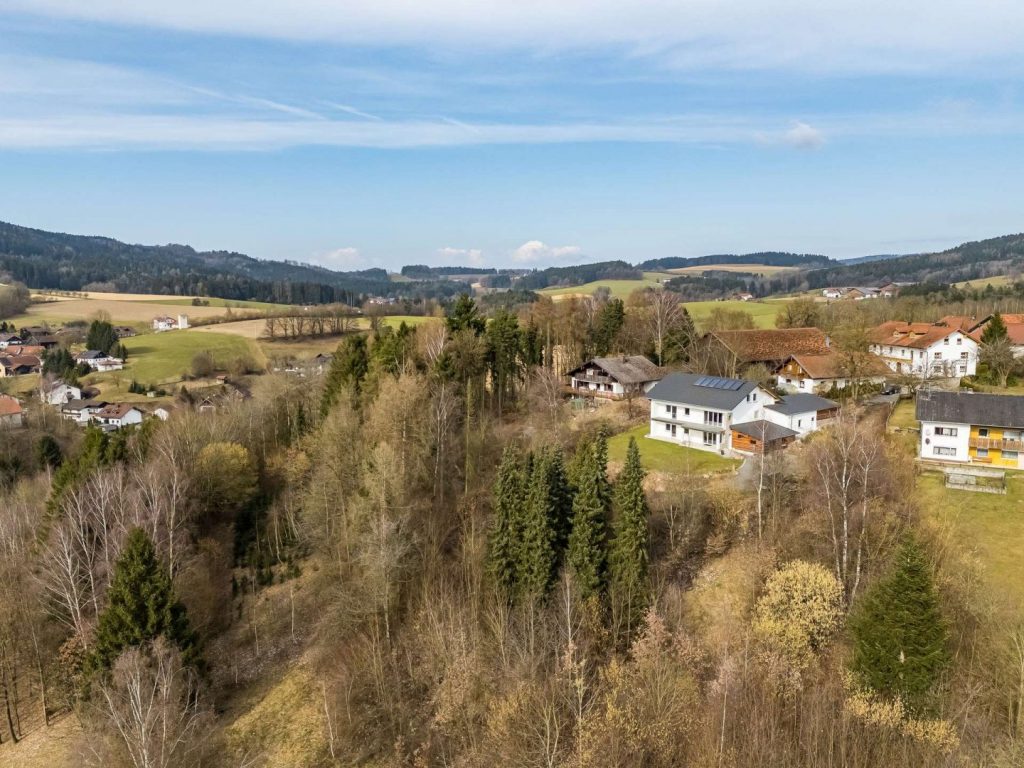 Haus mit dazugeh&ouml;rigem Waldanteil