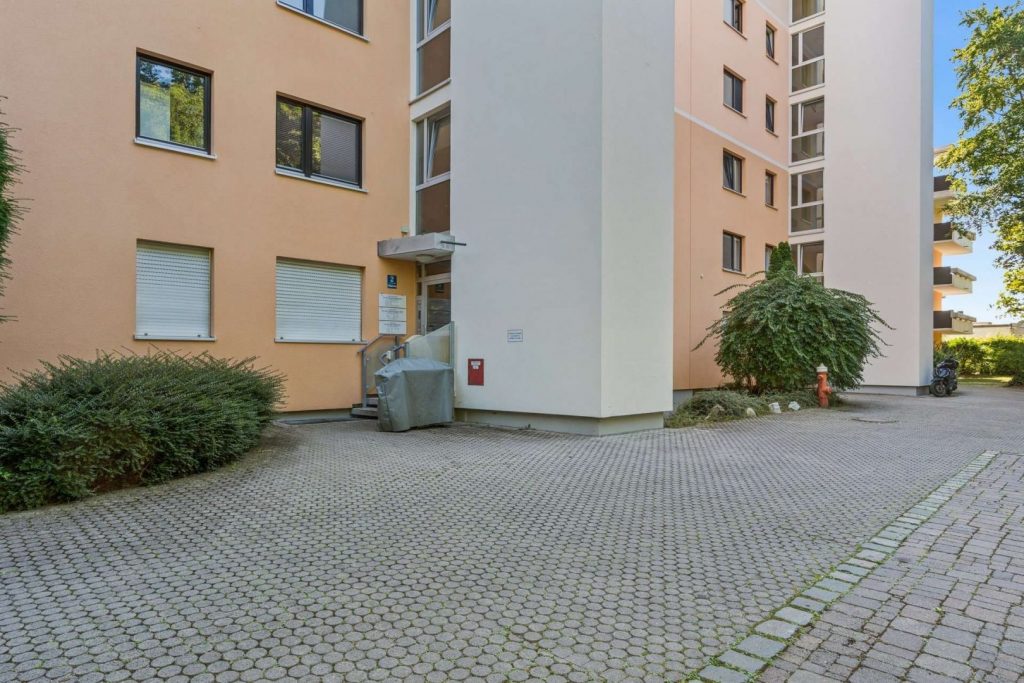 Eingangsbereich mit Treppenlift