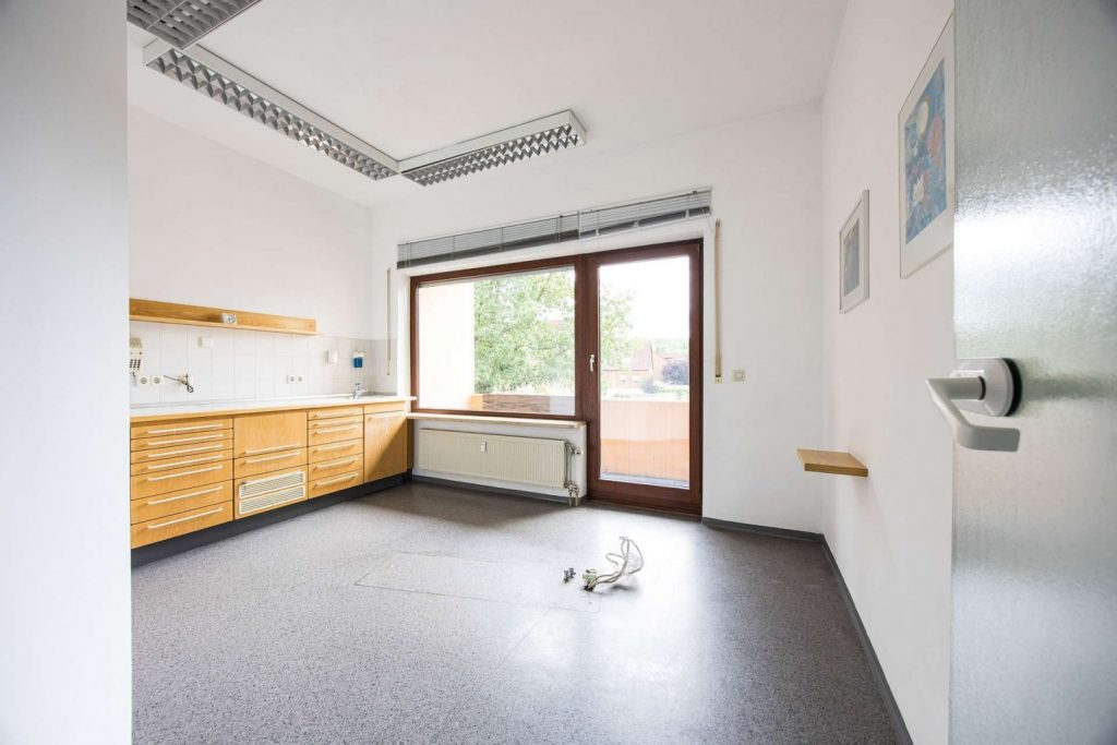 Zimmer mit Balkon