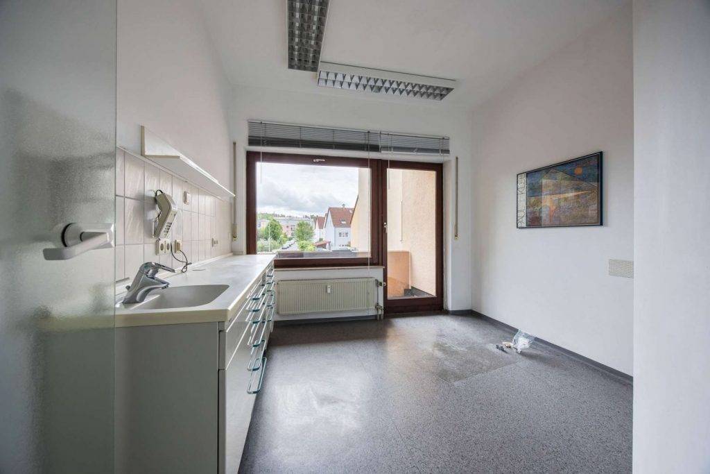 Zimmer mit Balkon